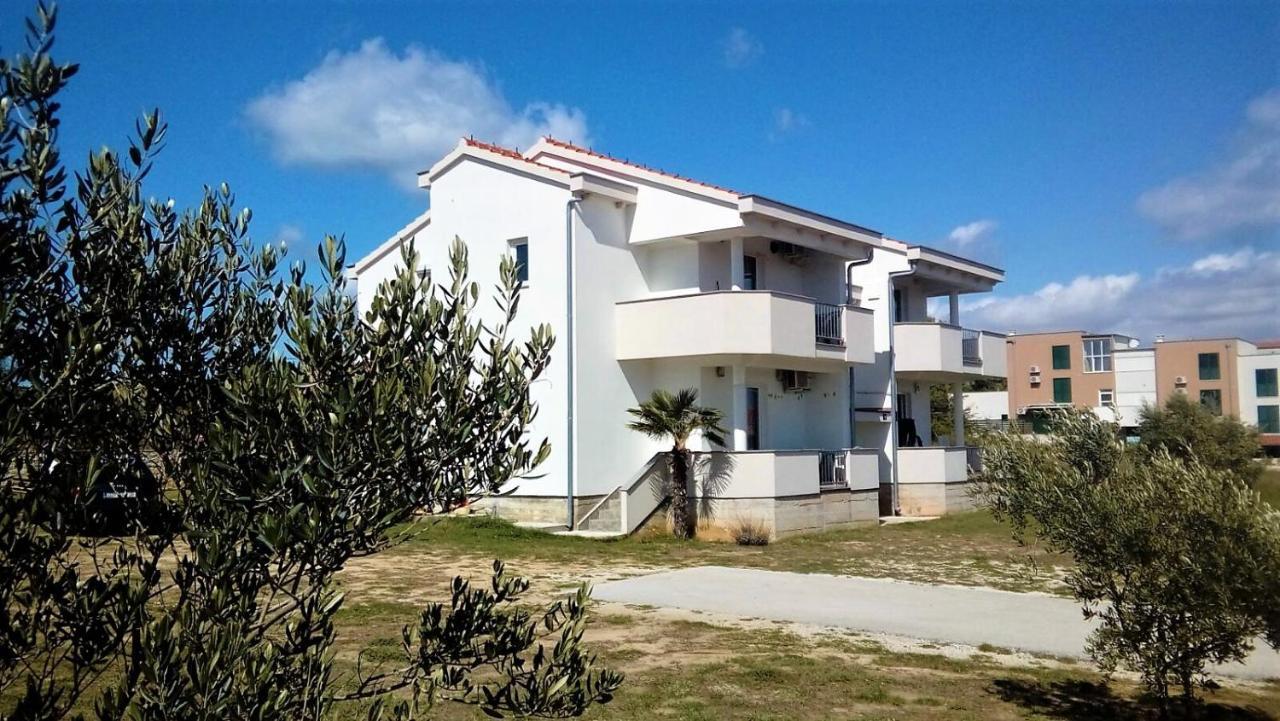 Apartment Anzotika Нин Экстерьер фото