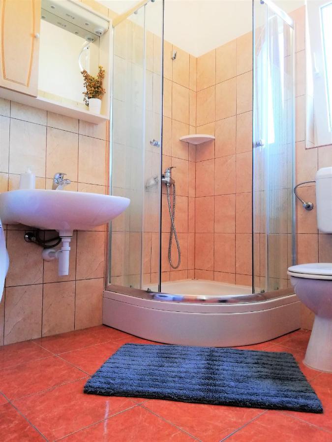 Apartment Anzotika Нин Экстерьер фото