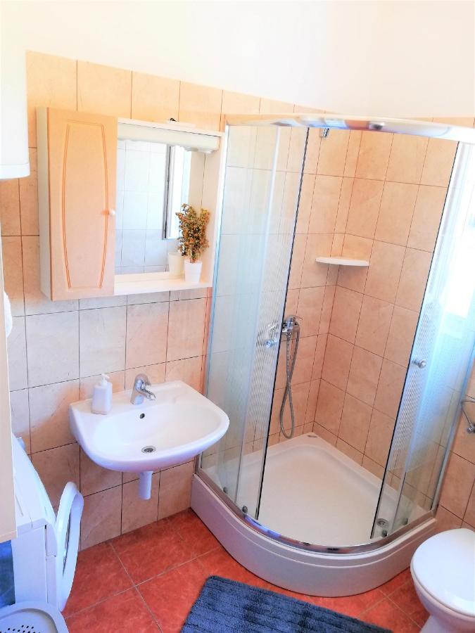 Apartment Anzotika Нин Экстерьер фото